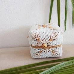 My Bliss Home Paniers Et Corbeilles Boîtes Balinaises Blanches Avec Coquillage Lot De 3 -Accessoires de cheminée Soldes boites balinaises blanches avec coquillage lot de 3 3