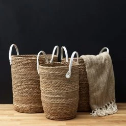 Toilinux Paniers Et Corbeilles Lot De 3 Paniers Tressés Avec 2 Anses En Similicuir Beige -Accessoires de cheminée Soldes lot de 3 paniers tresses avec 2 anses en similicuir beige 2